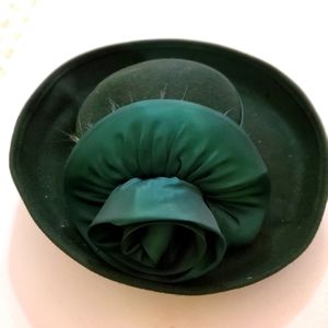 Green women wool hat